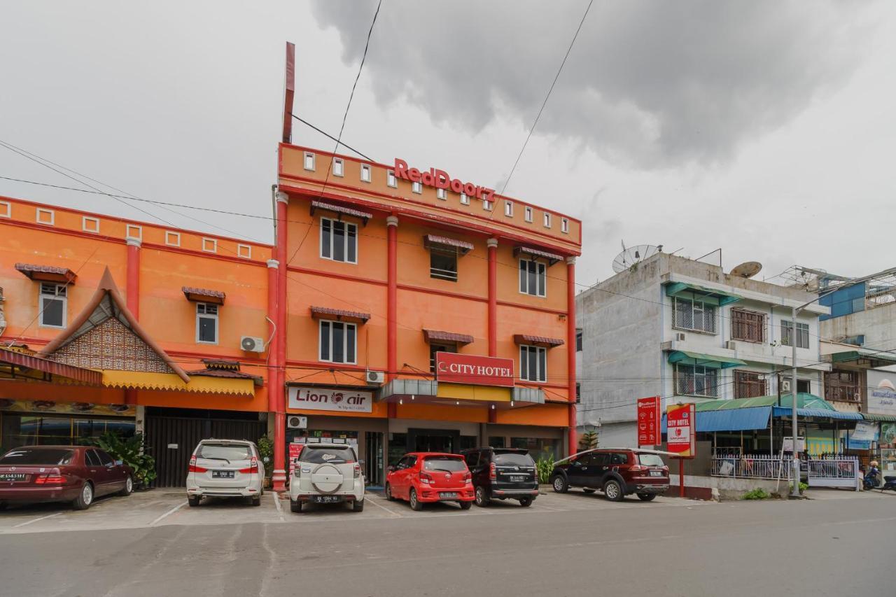 Reddoorz @ Pematangsiantar Hotel Exterior photo